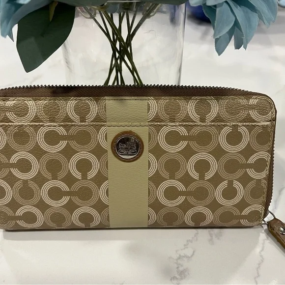 Authentic Coach Large Zipper Classic "C" Wallet (Tan/Brown) - Picture 2 of 8